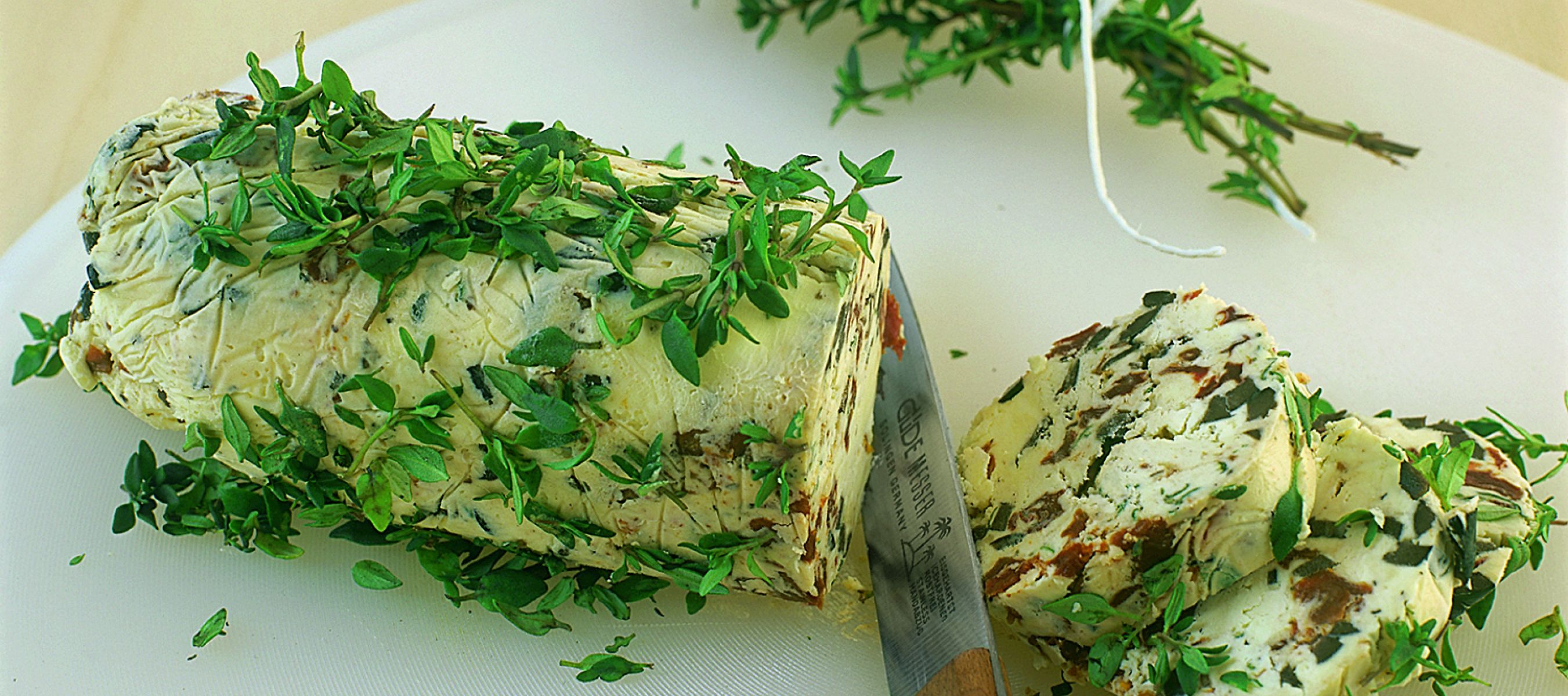 Tomaten-Oliven-Butter Rezept einfach zubereitet - Kerrygold