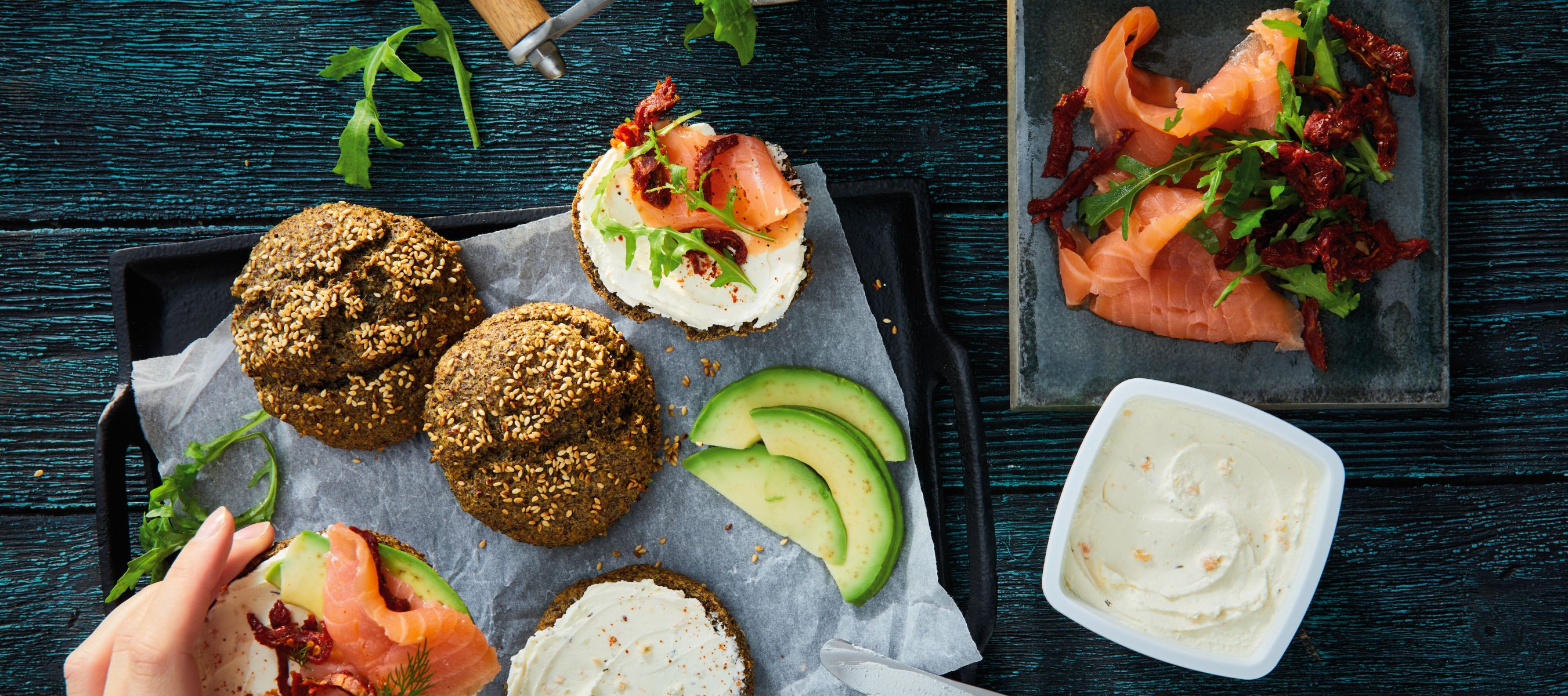 Fixe Brötchen mit Räucherlachs und Avocado Rezept einfach zubereitet ...
