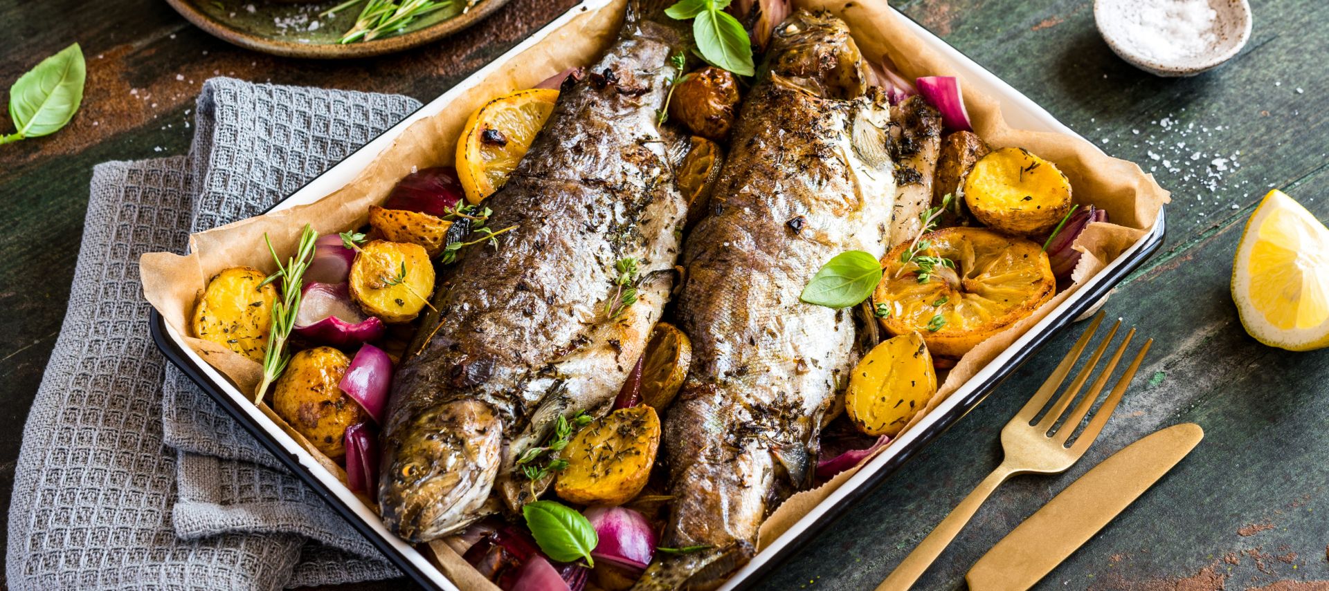 Gegrillte Forelle mit Gemüse Rezept einfach zubereitet - Kerrygold