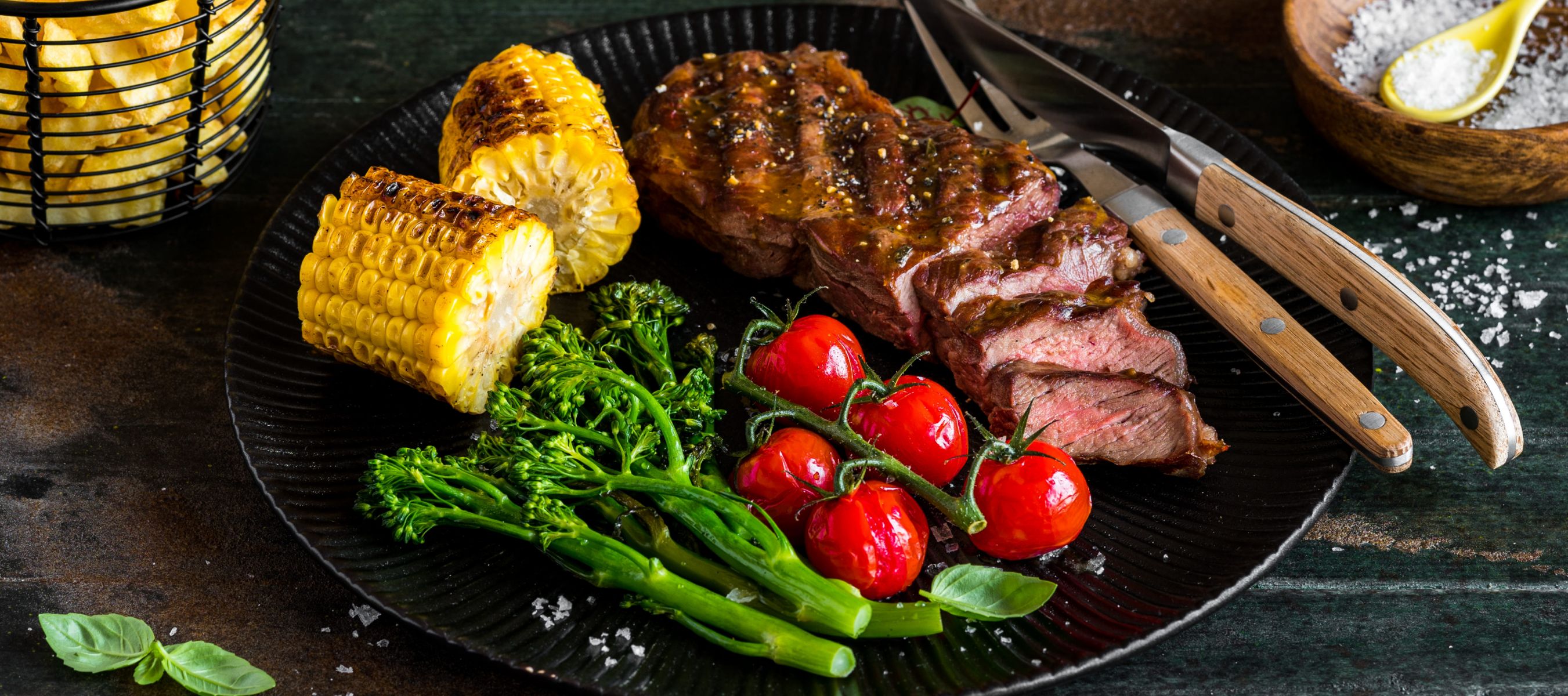 Steak mit Maiskolben und Gemüse Rezept einfach zubereitet - Kerrygold