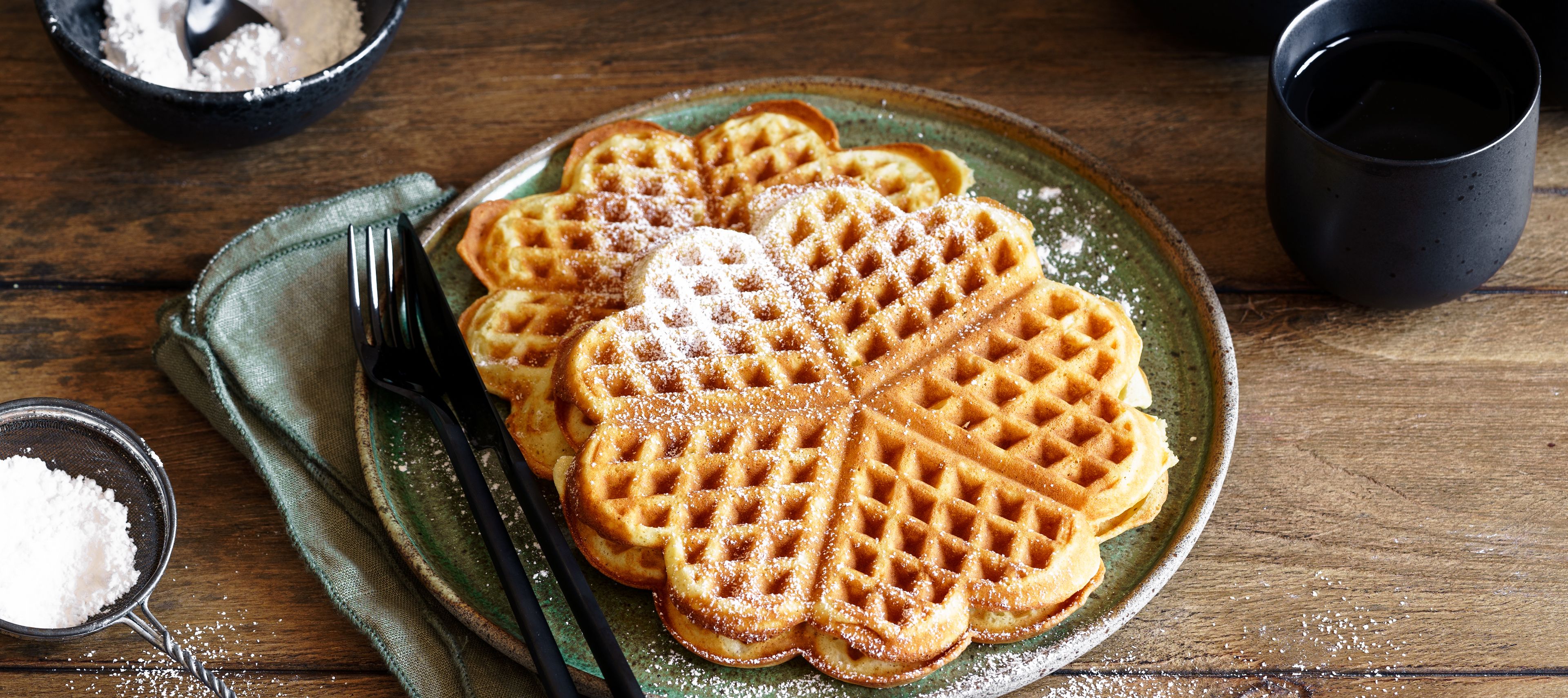 Klassische Waffeln mit Puderzucker Rezept einfach zubereitet - Kerrygold