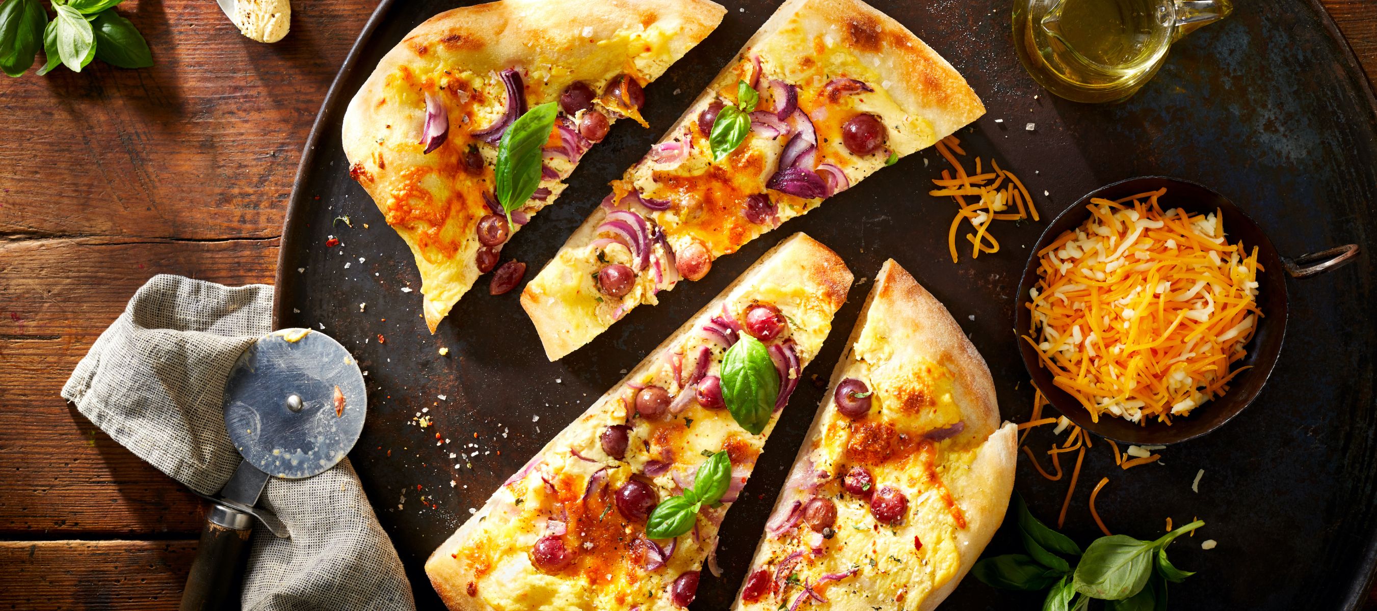 Pinsa Bianca mit roten Trauben Rezept einfach zubereitet Kerrygold