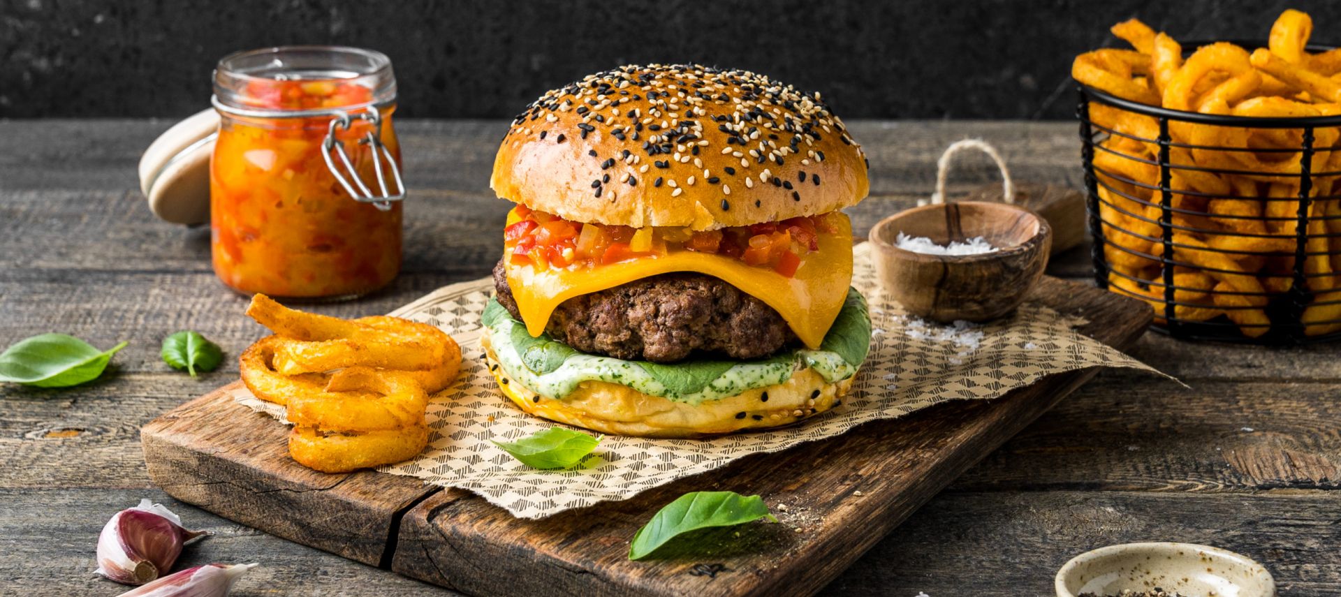 Burger mit Paprika-Mango-Chutney Rezept einfach zubereitet - Kerrygold