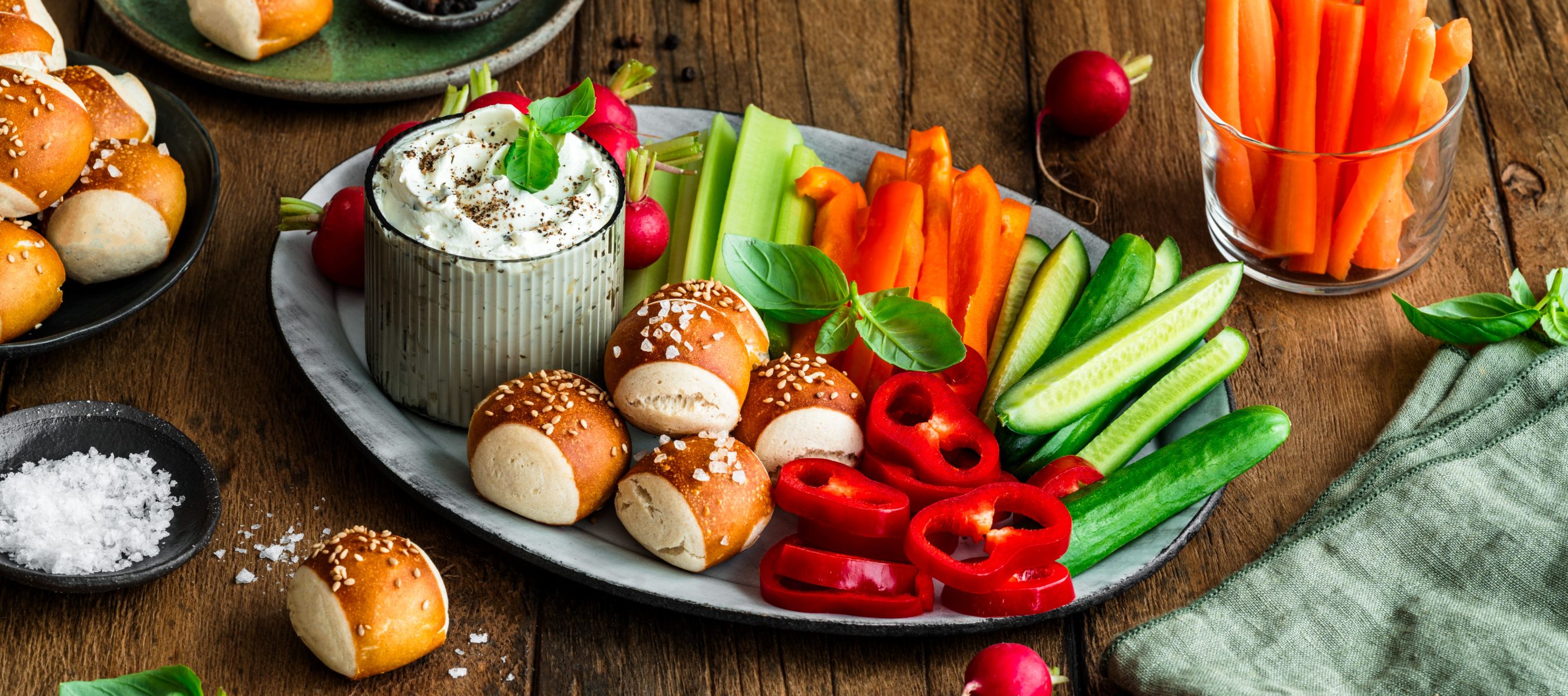 Snackteller Mit Frischk se Dip Rezept Einfach Zubereitet Kerrygold snackteller-mit-frischk-se-dip-rezept-einfach-zubereitet-kerrygold