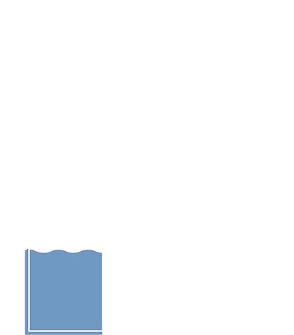 Ein einfaches Diagramm zeigt, wie das Regenwasser von einem Dach durch eine Dachrinne und ein Fallrohr in einen unterirdischen Speicher fließt, der teilweise mit Wasser gefüllt ist.
